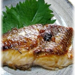 焼き魚をさらに美味しく☆　「桜鯛醤油麹焼き」